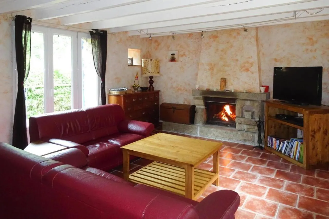 Holiday home Country House With Canoe And Tree House Villa Langoat France